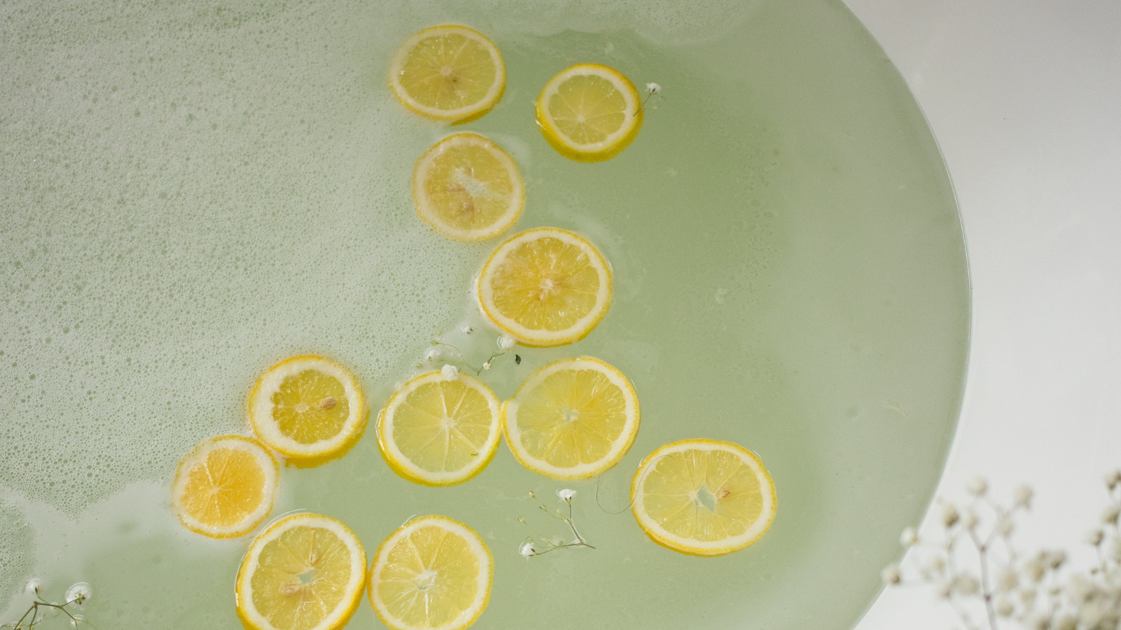 You are currently viewing 3 Lemon Bath Recipes for all Skin Types